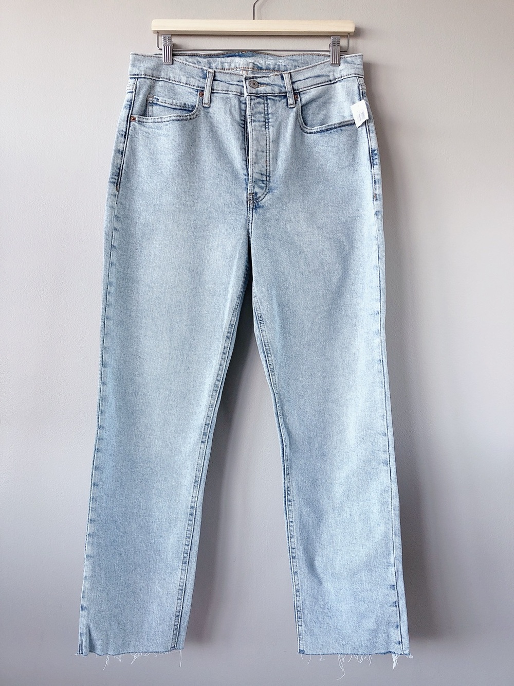 Old Navy extra high-rise sky high straight light blue jeans size 12 button fly